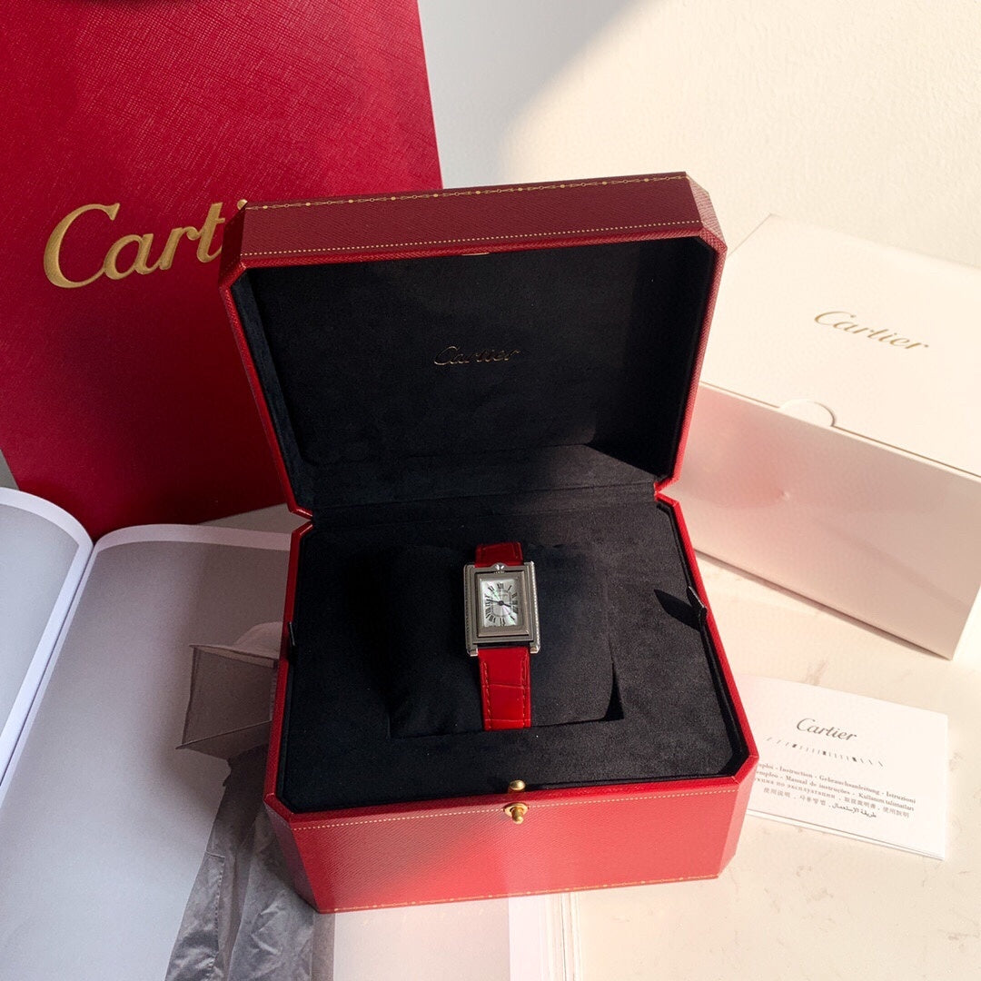 Cartier Tank Must 33.7 × 25.5 MM