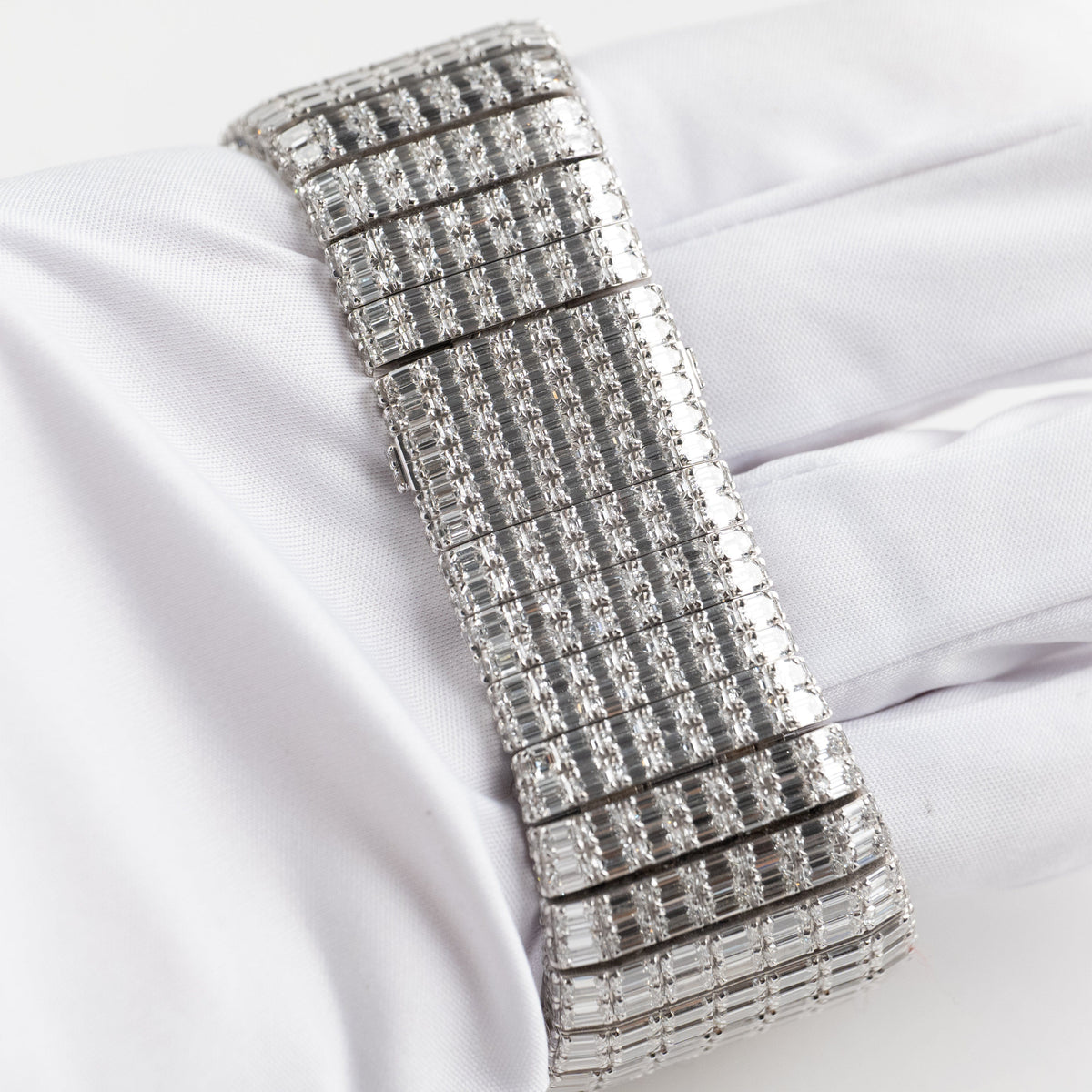 Jacob & Co. Billionaire III BL115.30.BD.AA.A30BD Tourbillon White Gold Diamond-Set Limited Edition of 18 54 MM