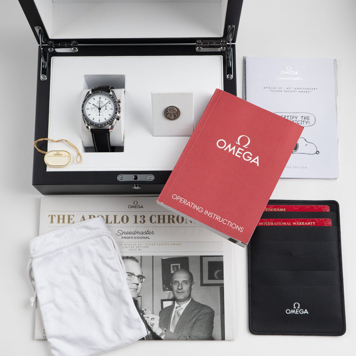 Omega Speedmaster 311.32.42.30.04.003 Silver Snoopy Apollo XIII 45th Anniversary Edition Stainless Steel White Dial Limited Edition of 1970 (2015) 42 MM