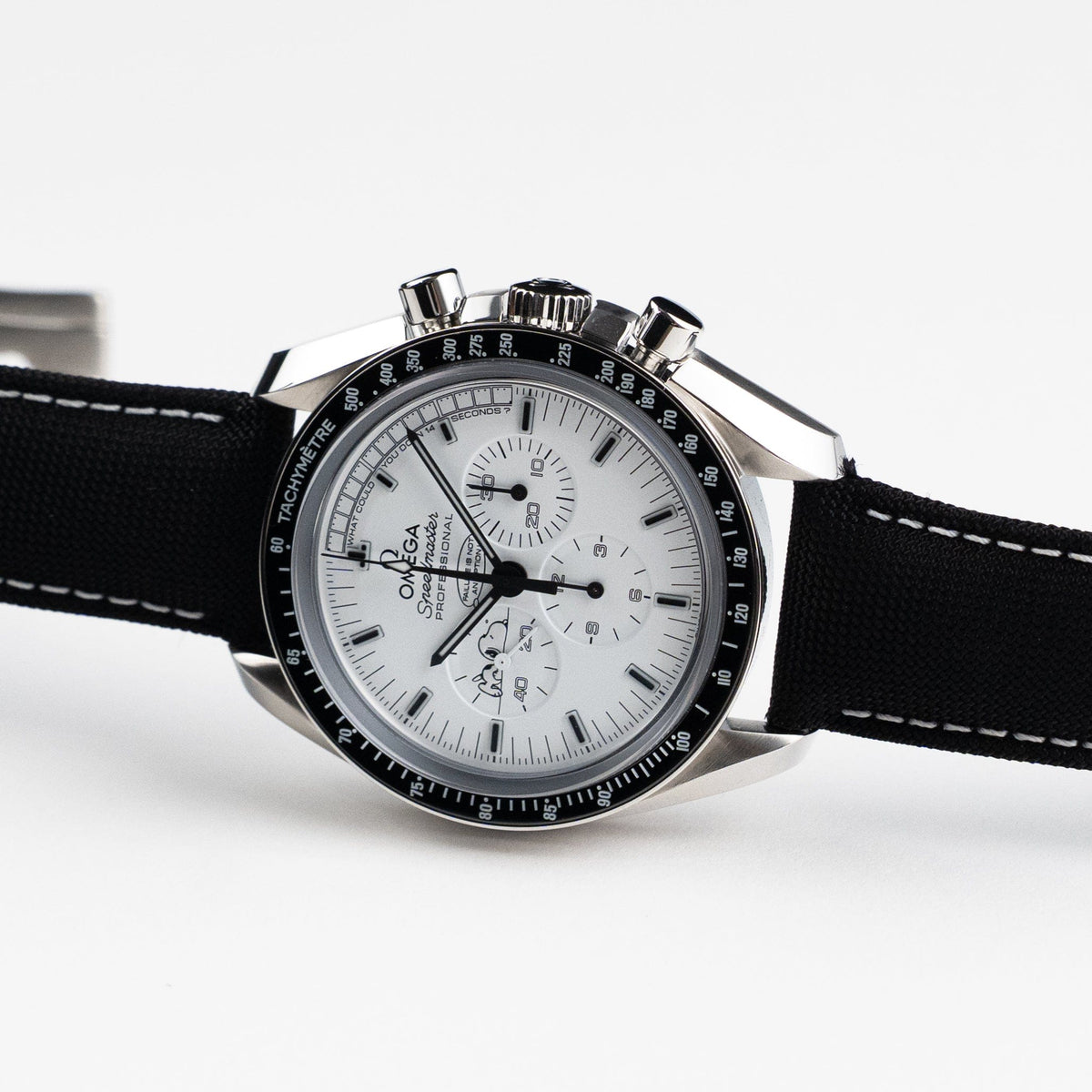 Omega Speedmaster 311.32.42.30.04.003 Silver Snoopy Apollo XIII 45th Anniversary Edition Stainless Steel White Dial Limited Edition of 1970 (2015) 42 MM