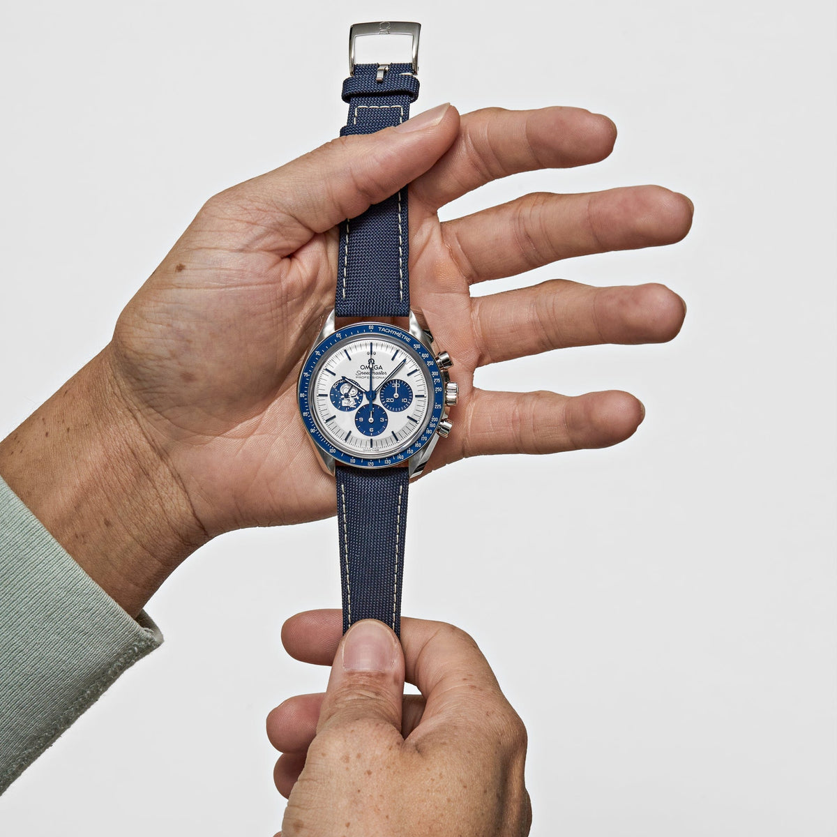 Omega Speedmaster Moonwatch 310.32.42.50.02.001 'Silver Snoopy Award' Anniversary Series 42MM